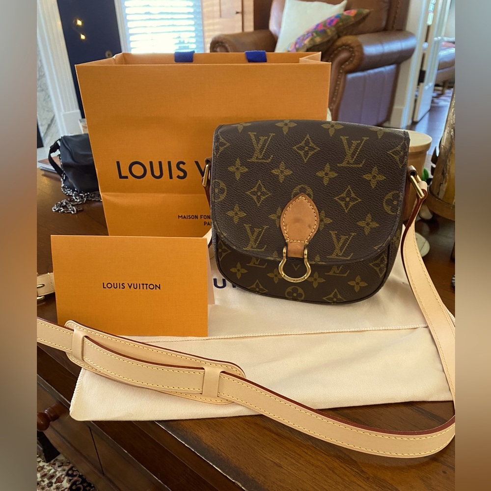 COPY - LV SAINT CLOUD PM in very good condition with brand new strap replaced b…